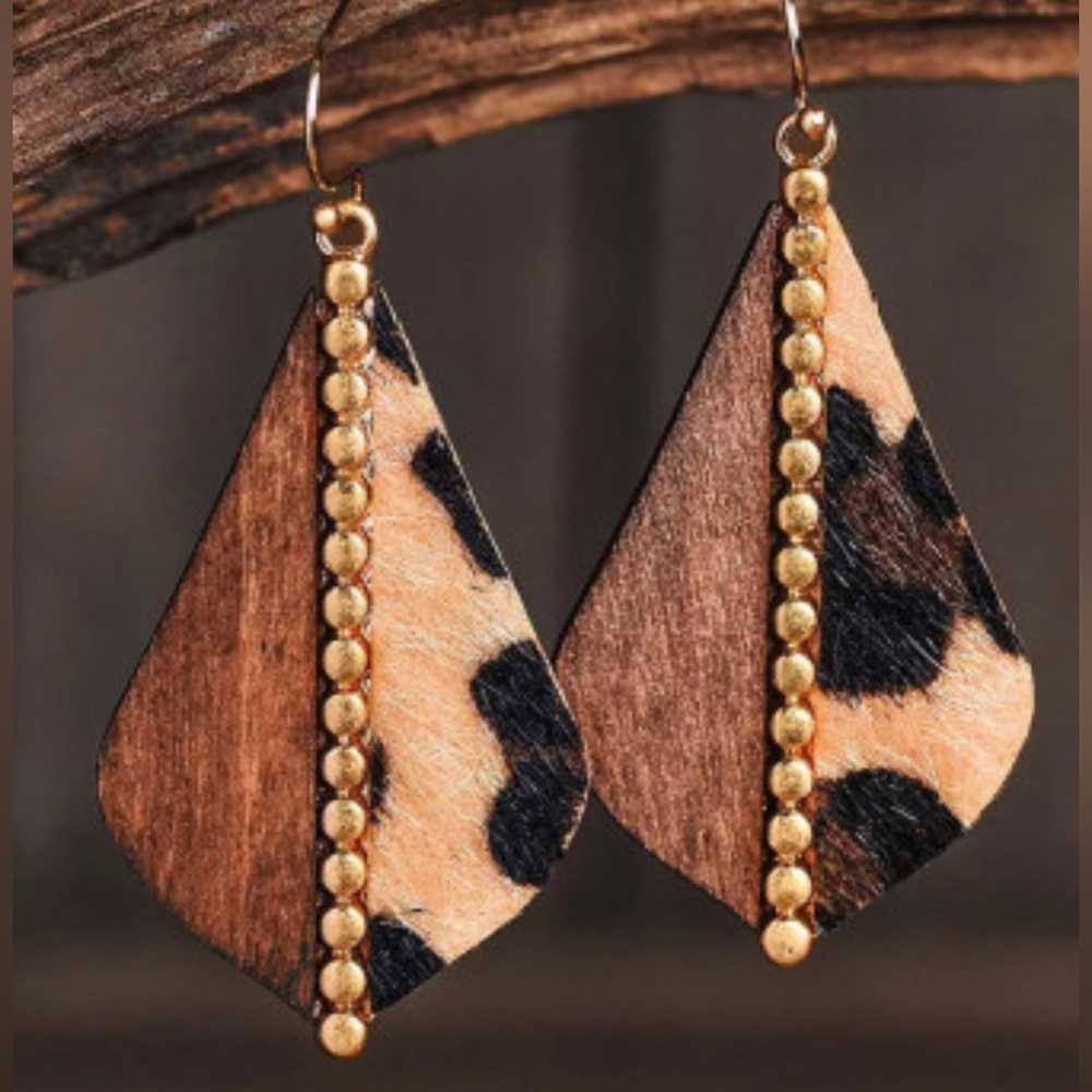 🐆 Cheetah Western Dangle Earring